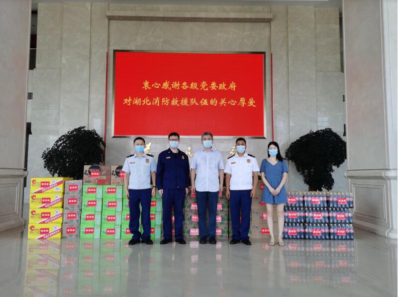 节日慰问寄深情 情系消防队员暖人心 理工光科组织慰问省消防总队官兵